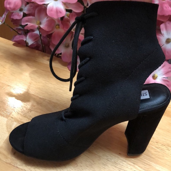Steve Madden Lace Up Fashion Boots 🥾 - Picture 8 of 12